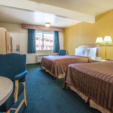 Travelodge By Wyndham Turlock Exterior foto
