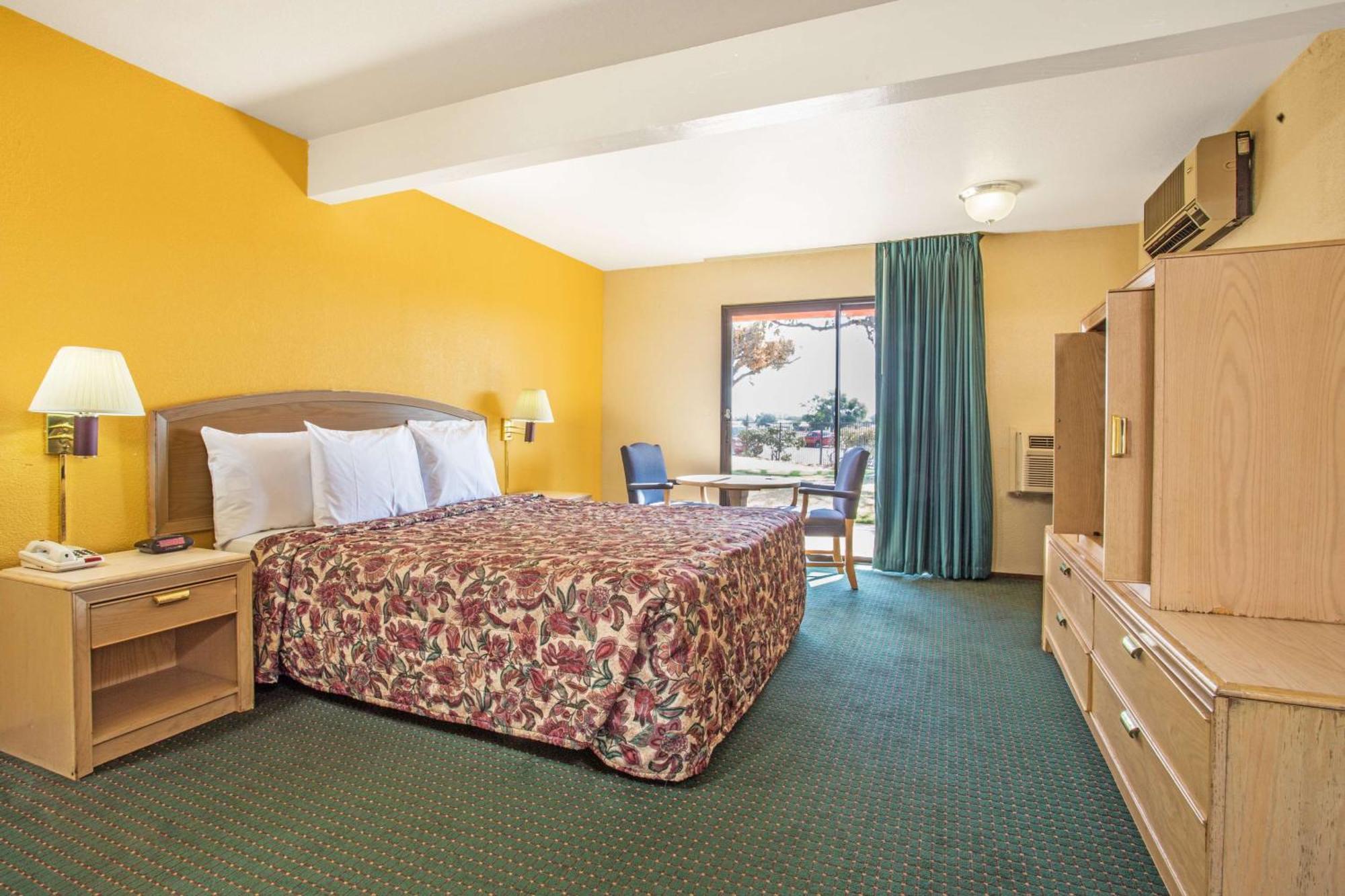 Travelodge By Wyndham Turlock Exterior foto